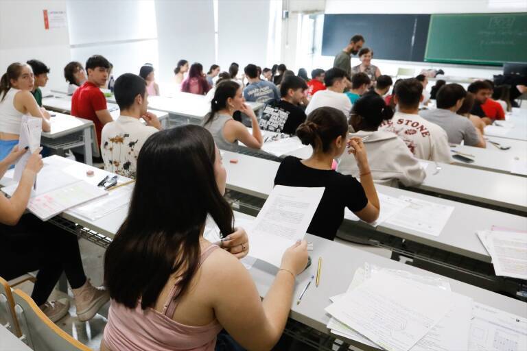 El 2024 en educación: de las clases suspendidas por la Dana a la nueva selectividad
