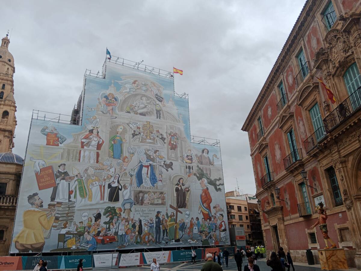 La fachada de la Catedral de Murcia lucirá de nuevo sin lona a partir del próximo lunes