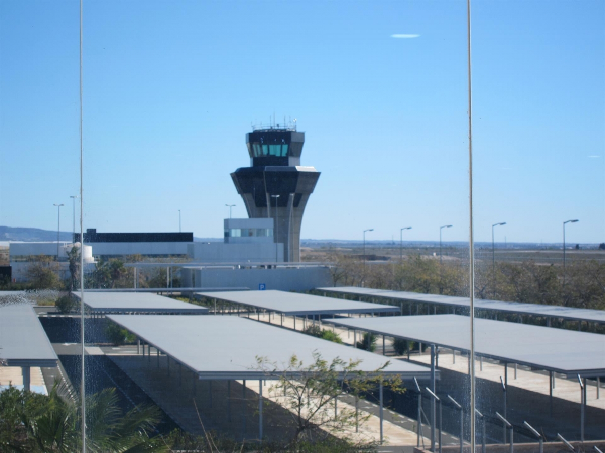 La patronal estrena en Corvera su primer Business Hub con un centenar de empresas y Carlos Muñoz, el CEO de Volotea