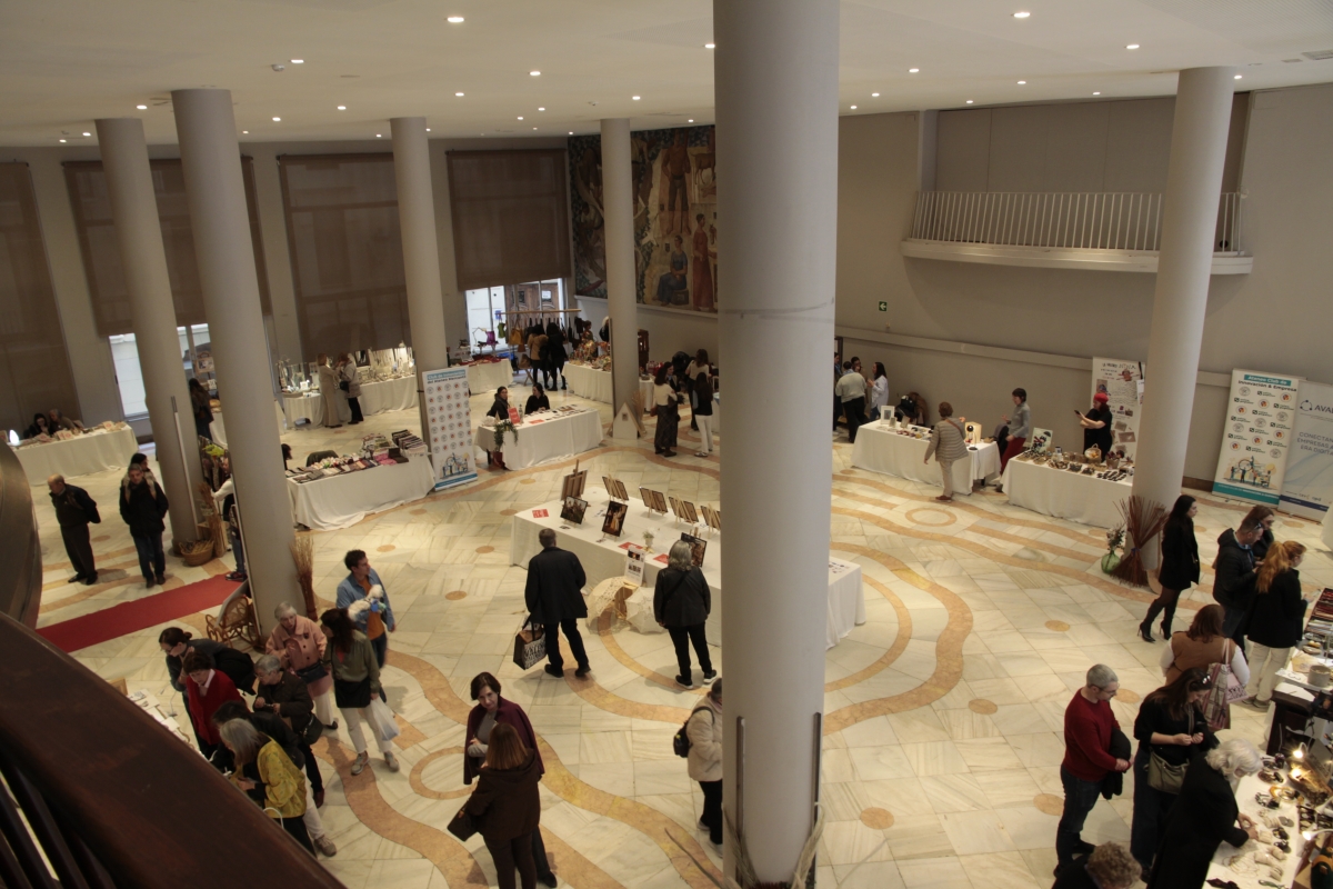 El Ateneo Mercantil acoge el Mercado Artesanal Solidario de Empresas afectadas por la Dana - Foto: CARLA PÉREZ