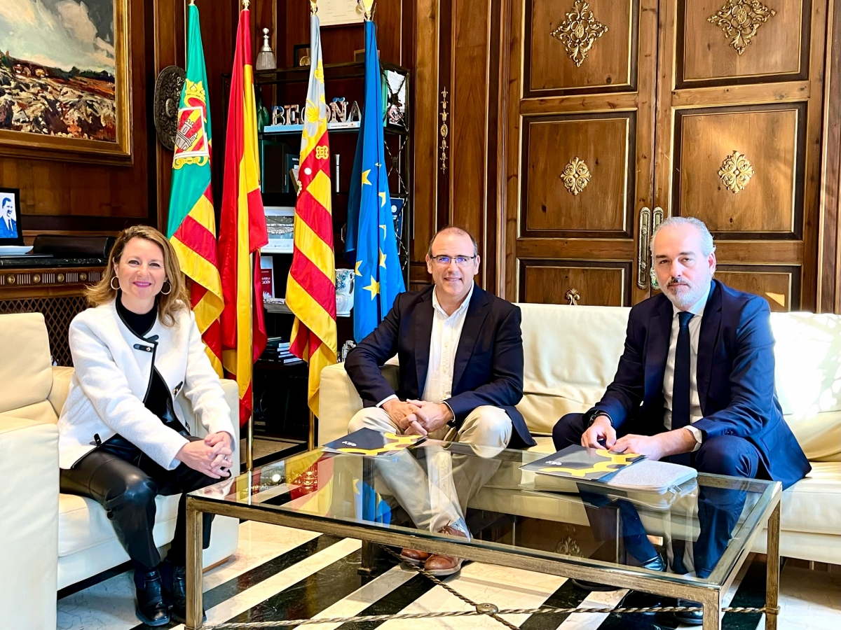 Carrasco aboga por establecer sinergias con la CEV y potenciar la promoción de Logistics