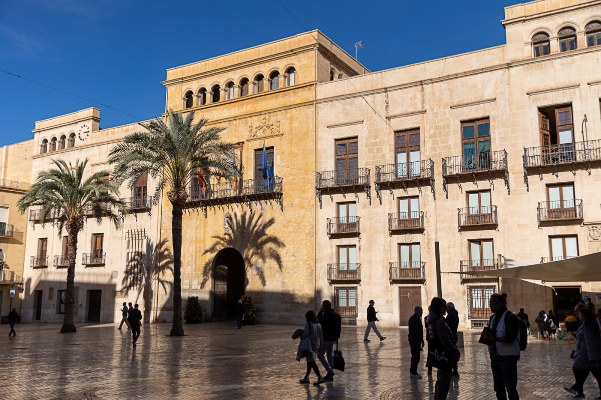 El plan prevé contener el gasto en contrataciones - - Foto: PEPE OLIVARES