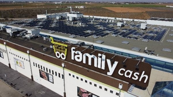 Family Cash invertirá casi 5 millones en la instalación de más de 16.000 paneles solares en todos sus hipermercados