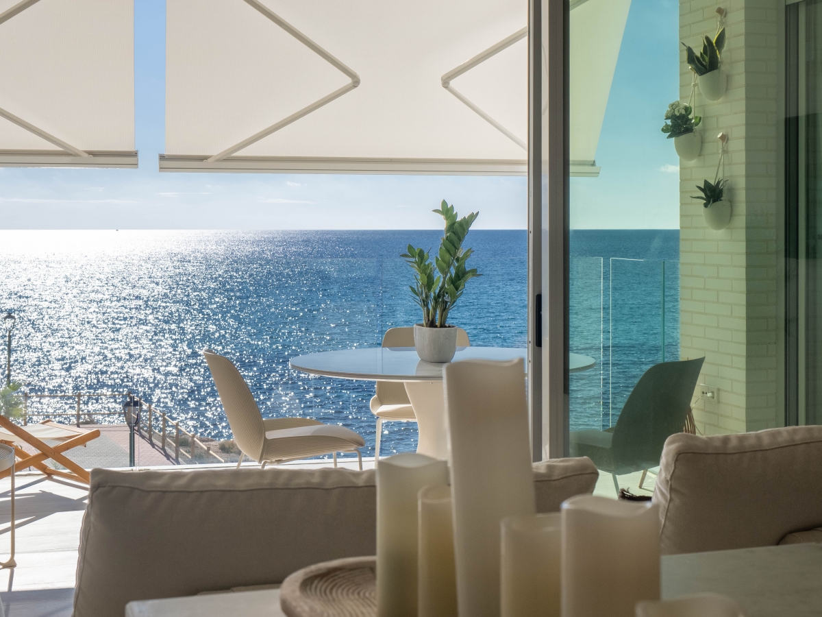 Una casa en Isla Plana para respirar el Mediterráneo: cuando la arquitectura se funde con el paisaje y sana el alma