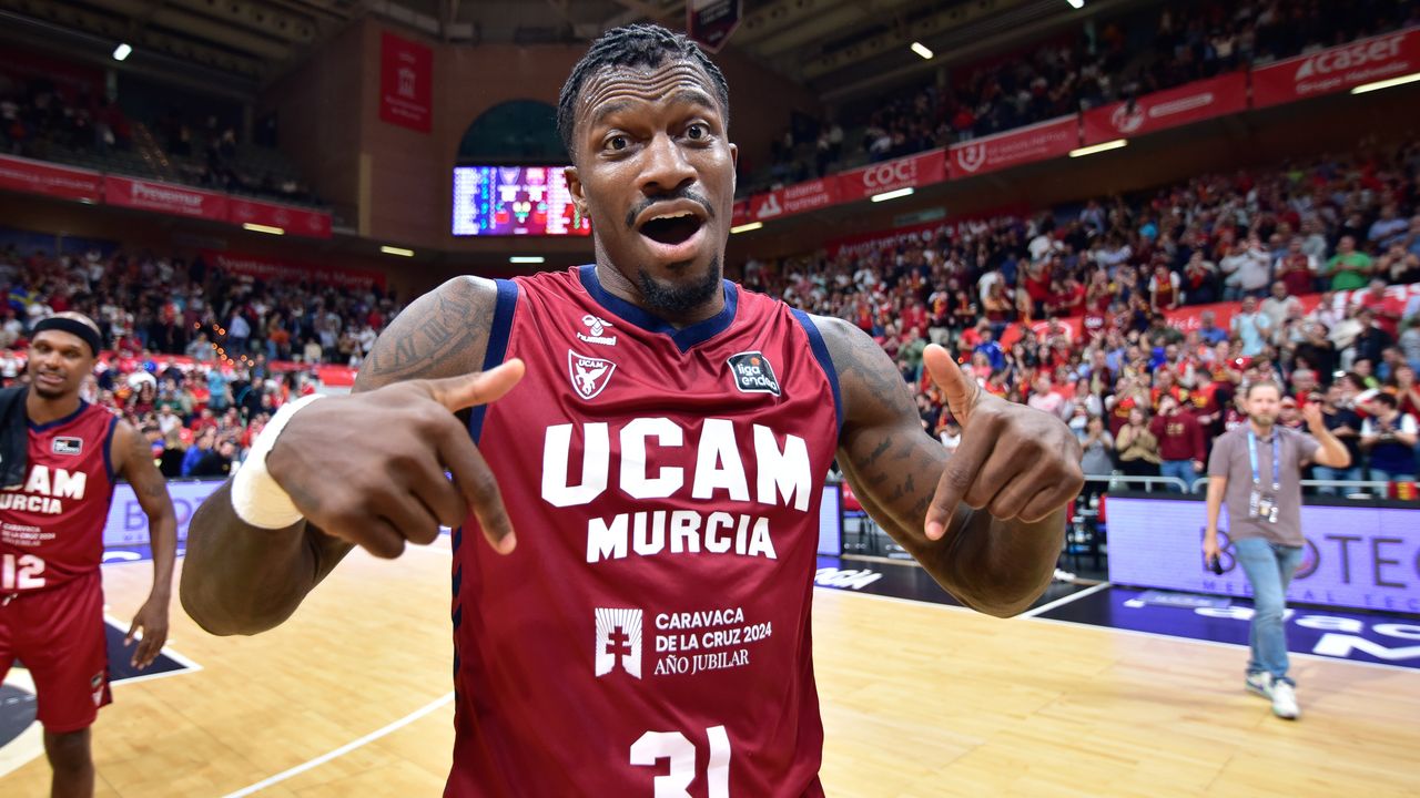 Ennis nota en el UCAM CB 