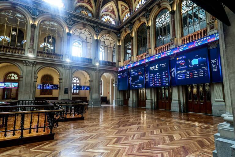 El Ibex 35 cae un 2,65% y se aleja de los 12.000 puntos lastrado por Inditex y tras el recorte del BCE

